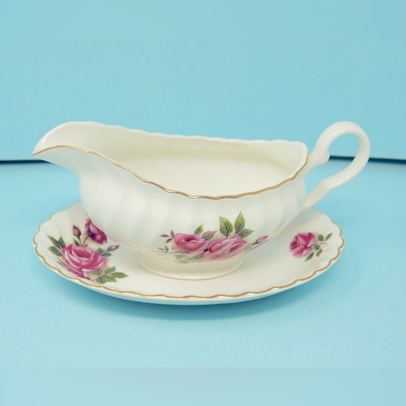 Vintage Johnson’s Brothers ROSE Fine China Gravy Boat Made In England Iron Stone - Picture 2 of 11